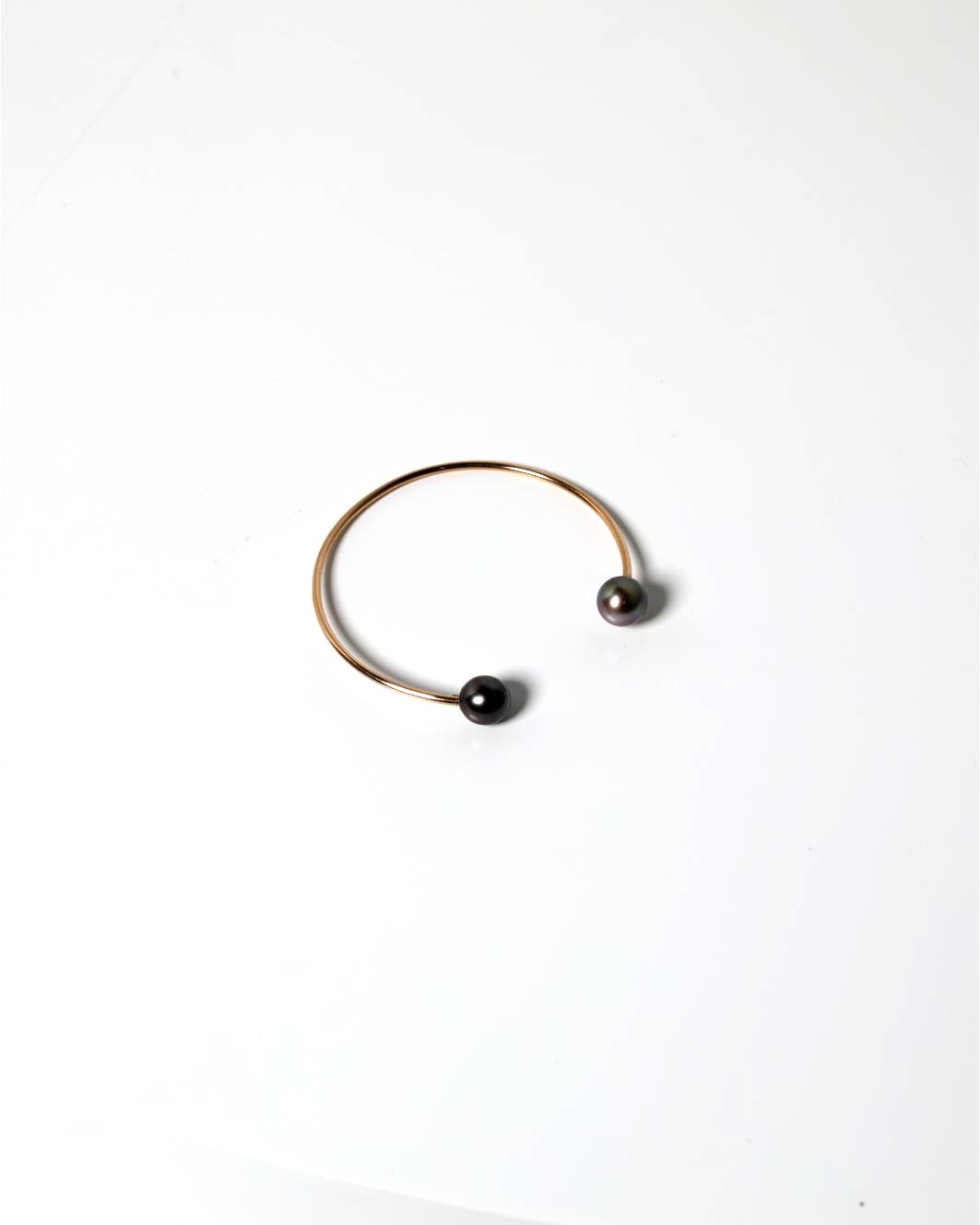 OM Jewellery DanikaCooper6965 2 pearls on braclet